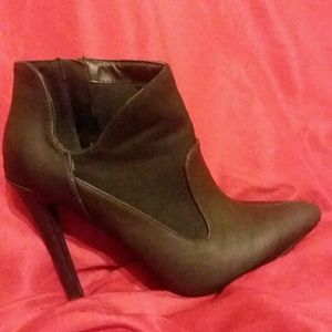Michael Antonio blk booties/heels